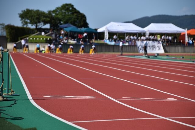 カール ルイスが中京大学のトラックを走った日 明日へのテーブル